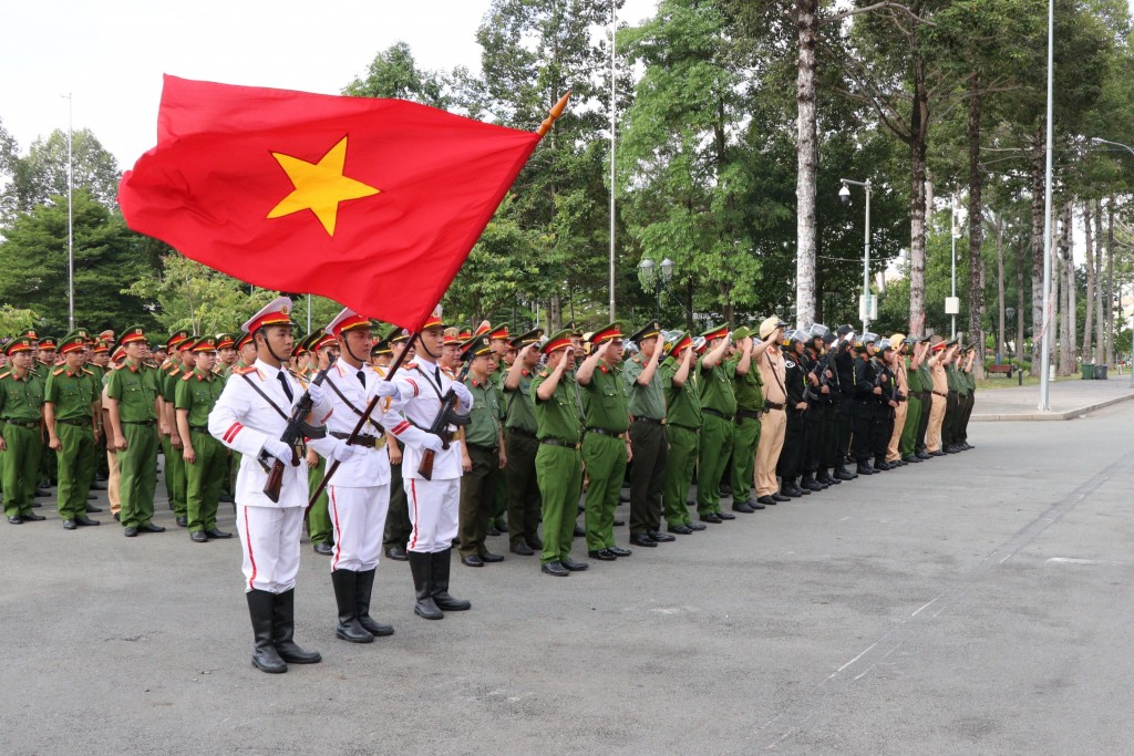 Lễ ra quân trấn áp tội phạm những tháng cuối năm tại Đồng Nai. Ảnh: Hoàng Anh