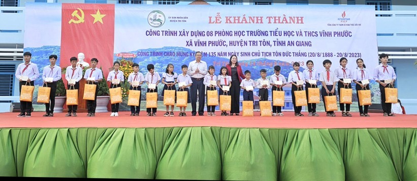 Phó Chủ tịch nước Võ Thị Ánh Xuân dự lễ khánh thành trường TH&THCS Vĩnh Phước