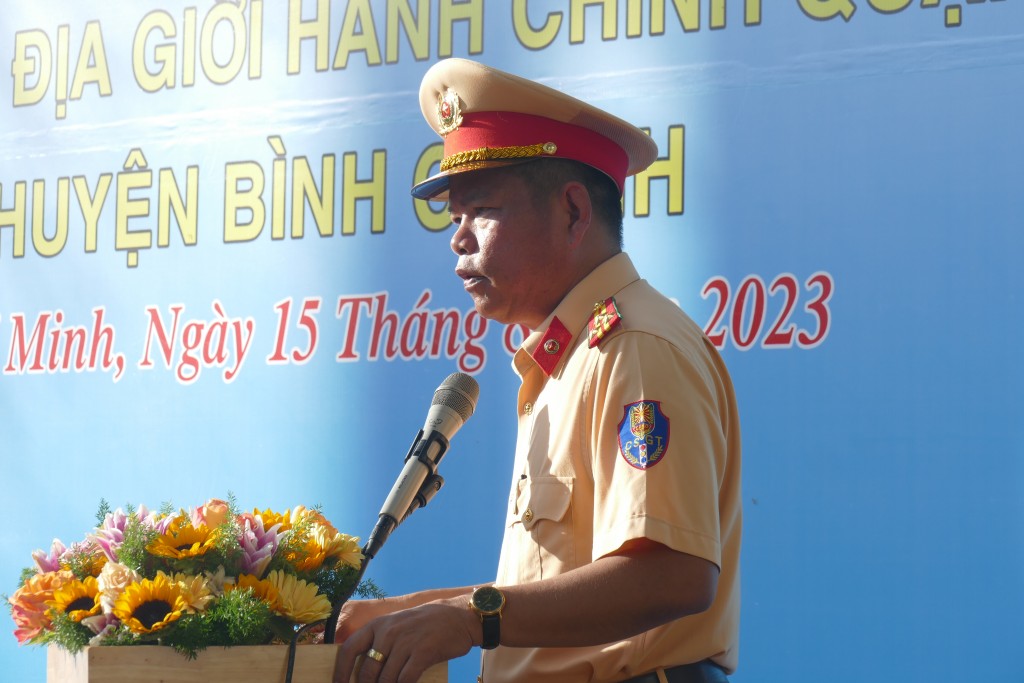 Công an TP Hồ Chí Minh ra quân tổng kiểm soát xe khách và container