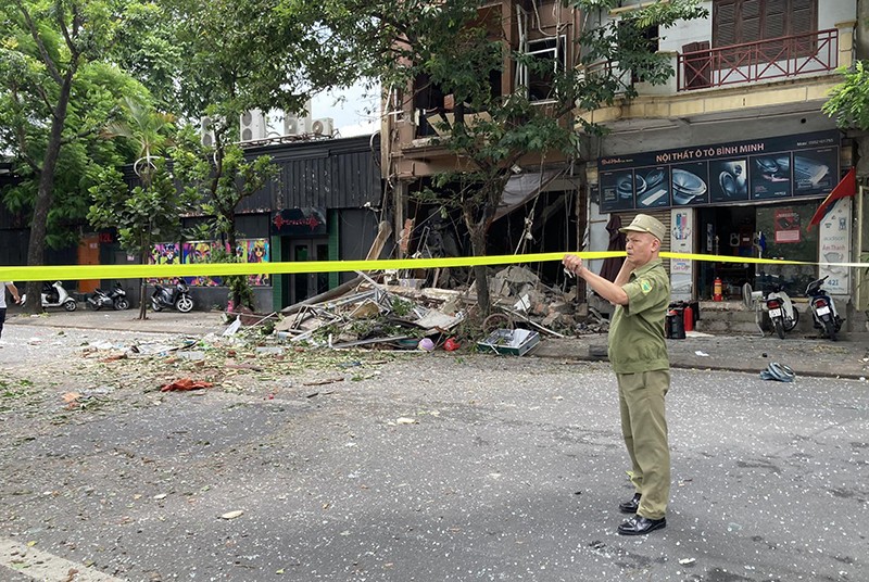 Hiện trường sau vụ nổ kinh hoàng tại ngôi nhà ở phố Yên Phụ khiến nhiều người bị thương