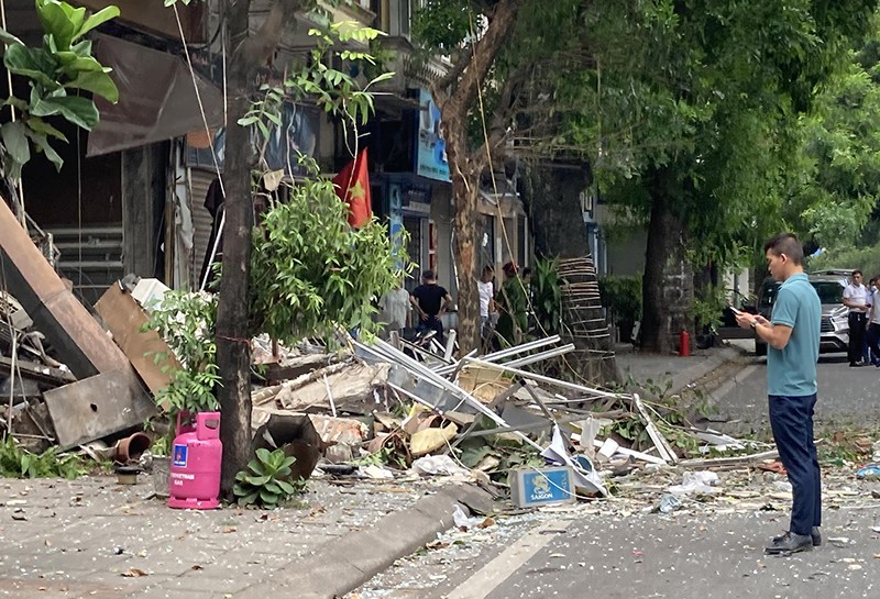 Hiện trường sau vụ nổ kinh hoàng tại ngôi nhà ở phố Yên Phụ khiến nhiều người bị thương