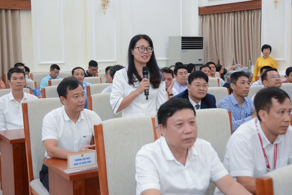 PGS.TS Phạm Thị Huyền, Trưởng bộ môn Marketting, Trường Đại học Kinh tế Quốc dân phát biểu tại cuộc gặp gỡ.