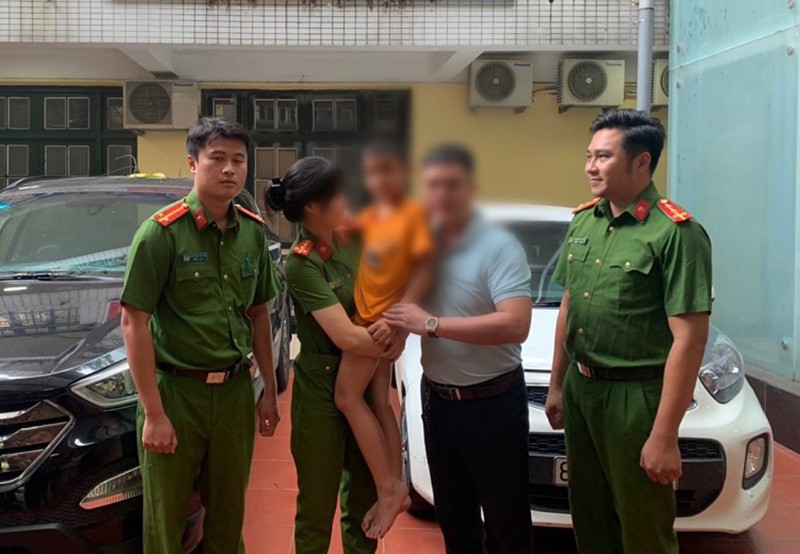 Lực lượng phá án của Công an TP Hà Nội đã giải cứu, đưa cháu bé về với gia đình an toàn