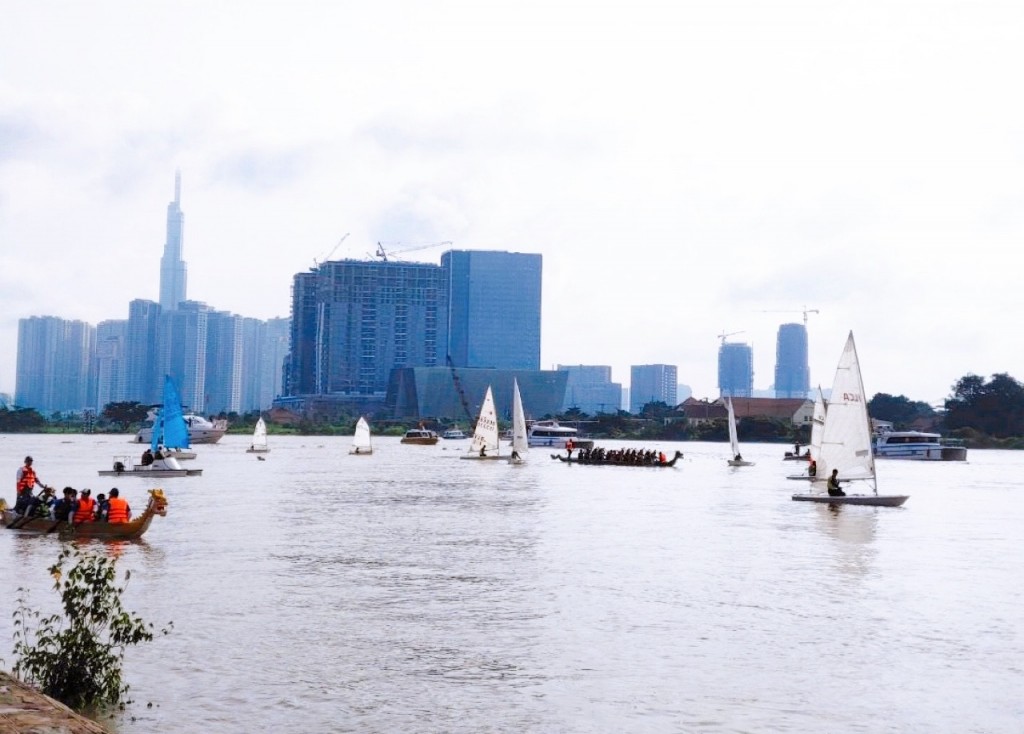 Lễ hội sông nước TP Hồ Chí Minh là sự kiện du lịch đặc sắc tại thành phố gắn với chuỗi các hoạt động xoay quanh các điểm đến đường thuỷ đặc trưng như bến Bạch Đằng, kênh Nhiêu Lộc - Thị Nghè, dòng sông Sài Gòn, cảng Sài Gòn.