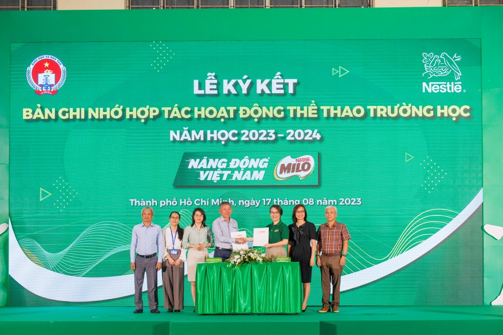 [Hình ảnh bắt buộc có trong bài] Công ty Nestlé Việt Nam, nhãn hàng Nestlé MILO và Sở Giáo dục và Đào tạo TP.HCM ký kết Thỏa thuận hợp tác cho năm học 2023 – 2024