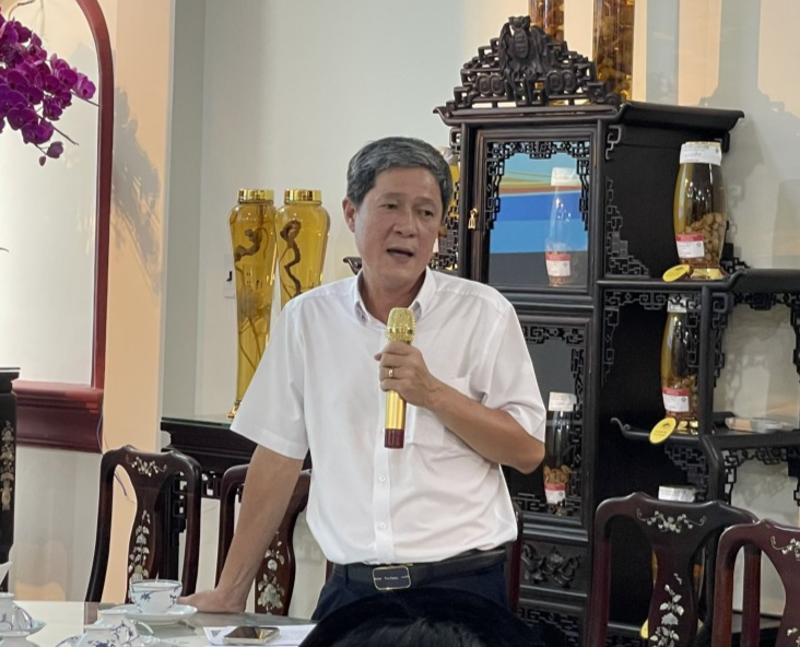 Ông Nguyễn Công Chánh, Phó Chủ tịch UBND quận Tân Phú thông tin về 2 cuộc thi ảnh