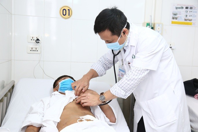 Thăm khám, điều trị cho bệnh nhân bị suy thận tại Bệnh viện Việt Đức