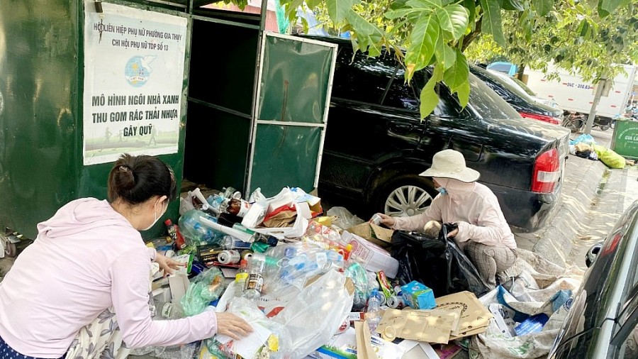 Bài 2: Ở đâu có rác, ở đó có phụ nữ tiên phong