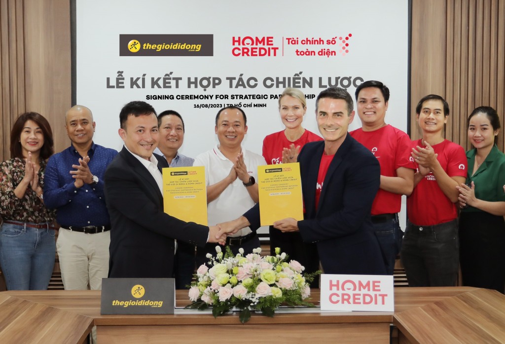 Ban Giám Đốc Thế Giới Di Động và Home Credit ký kết hợp tác chiến lược hỗ trợ tài chính đặc biệt dành cho khách hàng, hướng tới doanh số 2 tỷ USD