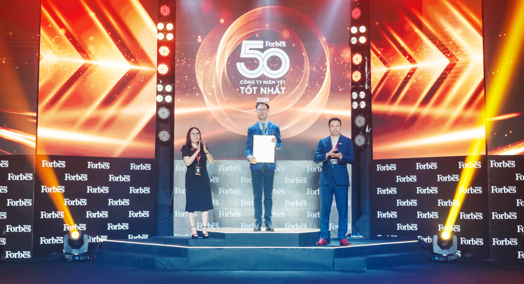 Ông Alan Koo Liang Kwee - Phó Tổng Giám đốc SABECO tại lễ trao giải Forbes VN Top 50 công ty niêm yết tốt nhất ngày 17.8.2023. Đây là năm thứ 6 liên tiếp SABECO được vinh danh