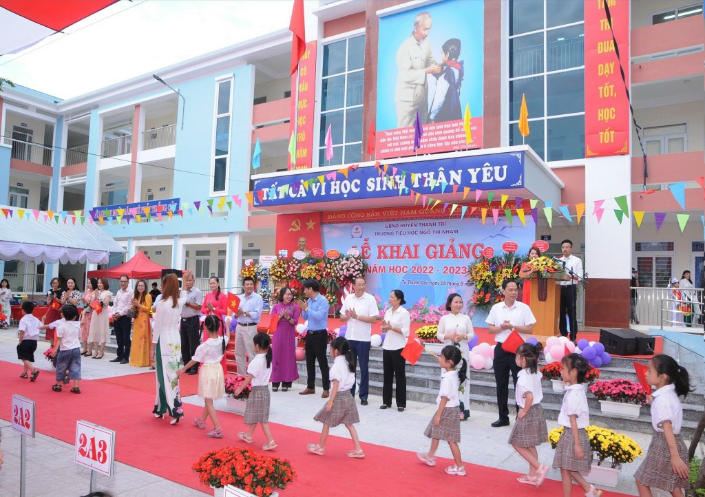 Học sinh huyện Thanh Trì chào đón năm học mới