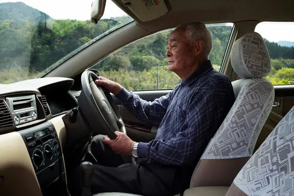 30% tài xế taxi và xe buýt ở Nhật Bản đều ở độ tuổi trên 65 (Ảnh: NYT)