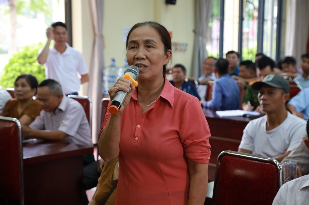 Công dân xã Tiền Phong nêu ý kiến tại Hội nghị.