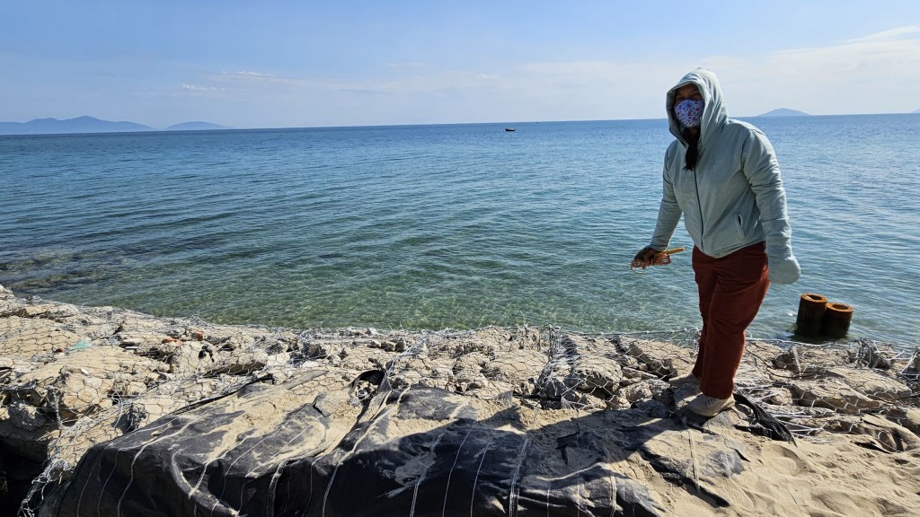 Quảng Nam: Sợ nhà trôi ra biển, người dân tự bỏ hơn 300 triệu đồng làm kè