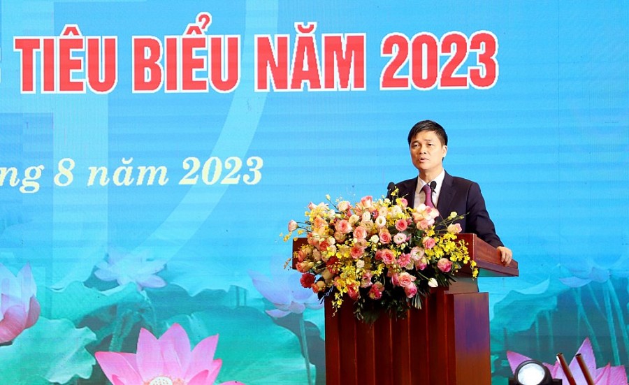 Phó Chủ tịch Tổng LĐLĐ Việt Nam Ngọ Duy Hiểu phát biểu tại Lễ tôn vinh