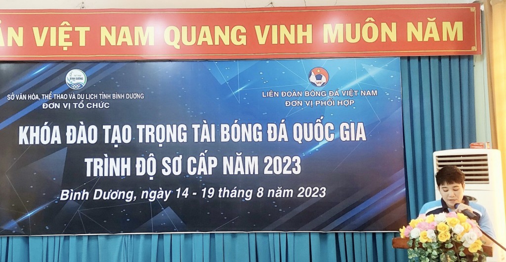 Bà Mai Hoàng Trang – Đại diện các giảng viên phát biểu đánh giá kết quả khóa đào tạo