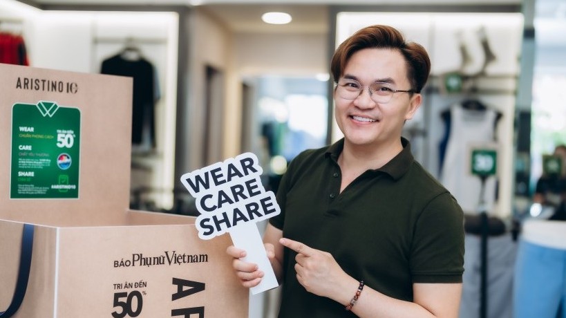 MC Đại Nghĩa quyên góp trang phục ủng hộ chiến dịch "Wear.Care.Share"