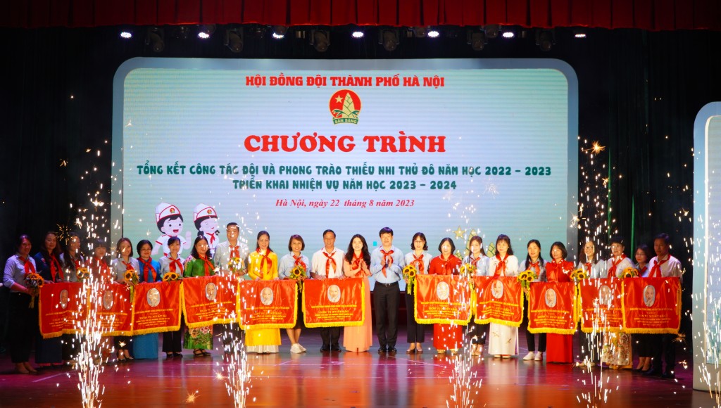 Vinh danh tổ chức Đội và thiếu nhi Thủ đô Vinh danh tổ chức Đội và thiếu nhi Thủ đô