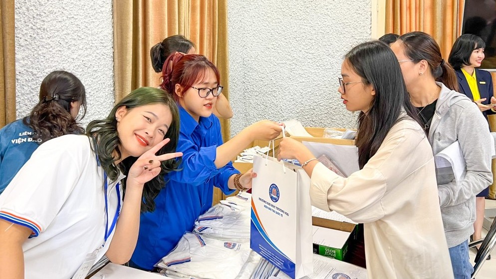 Điểm chuẩn Đại học Thương mại dao động từ 24,5 - 27