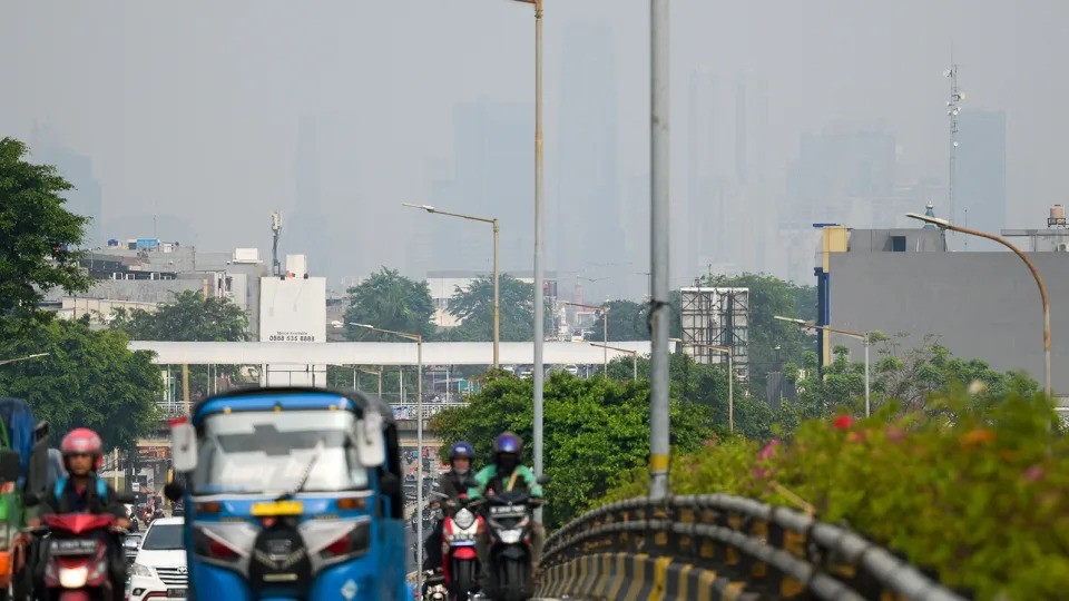 Ô nhiễm không khí che khuất đường chân trời Jakarta ngày 11/8 (Ảnh: Getty)