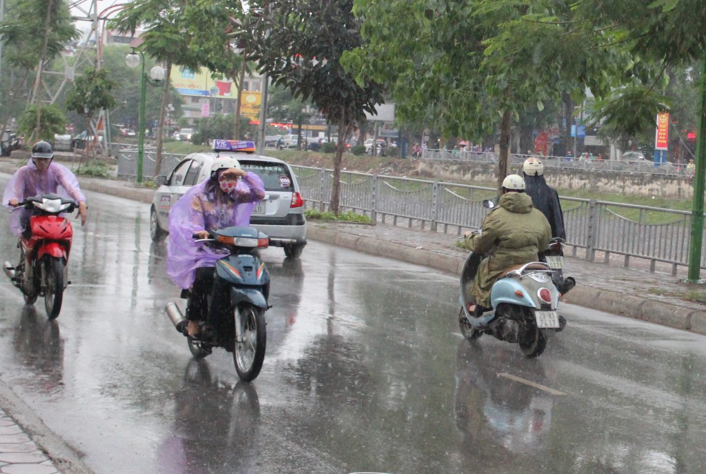 Phía Đông Bắc Bộ và Thủ đô Hà Nội có mưa rào và dông vài nơi