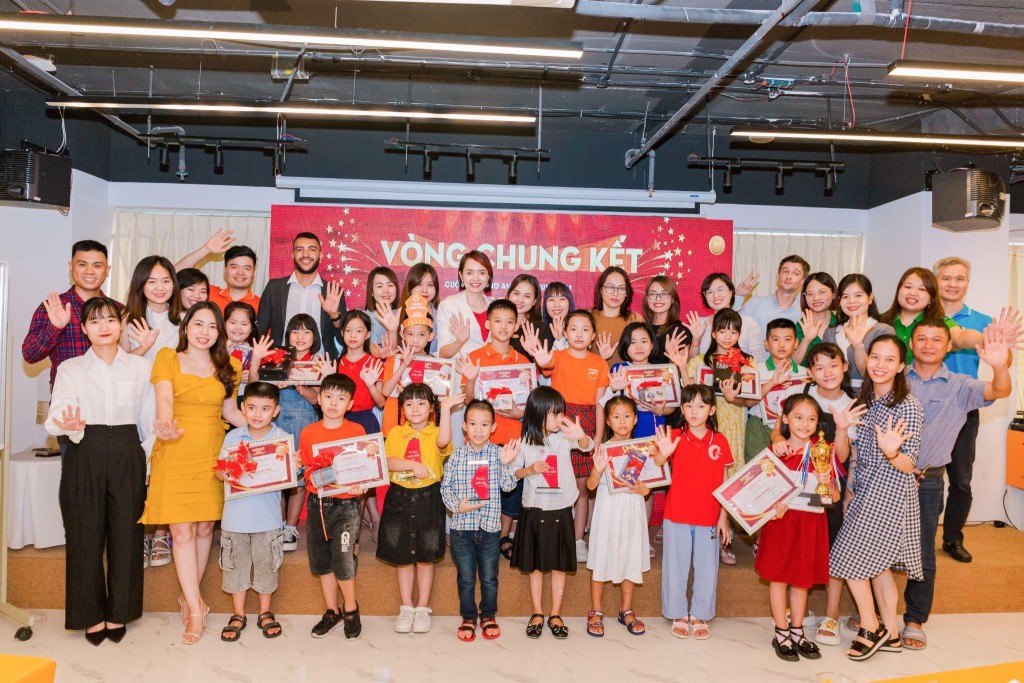 Các thí sinh tham dự Vòng Chung kết cuộc thi Shining English 2023