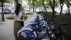 Người dân Thủ đô hào hứng trải nghiệm xe đạp công cộng