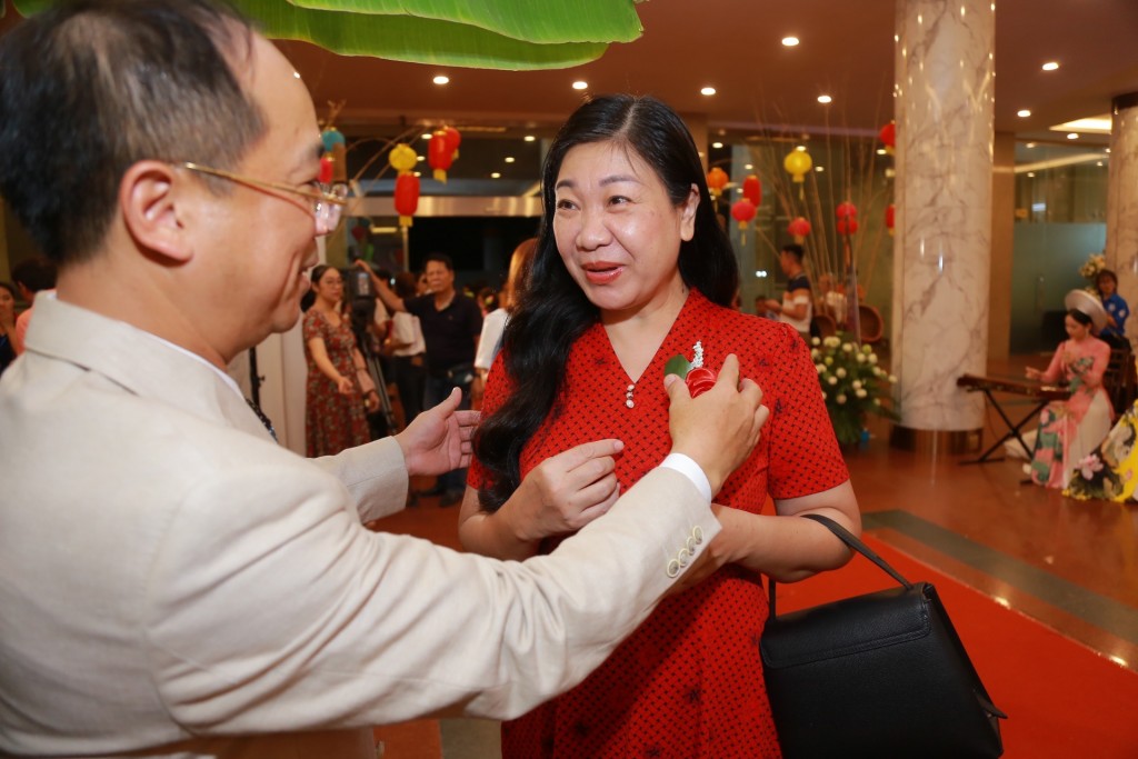 đồng chí: Nguyễn Lan Hương - Ủy viên Ban Thường vụ Thành ủy, Chủ tịch Ủy ban Mặt trận Tổ quốc Việt Nam TP Hà Nội