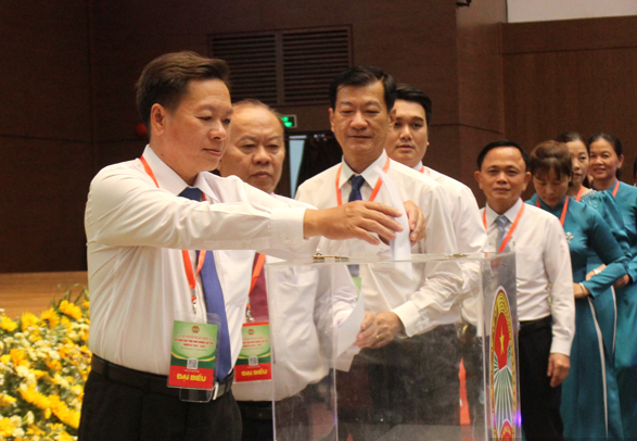 Các đại biểu tiến hành bầu Ban Chấp hành Hội Nông dân tỉnh Quảng Ninh khoá X, nhiệm kỳ 2023-2028. Ảnh: Nguyên Vỹ