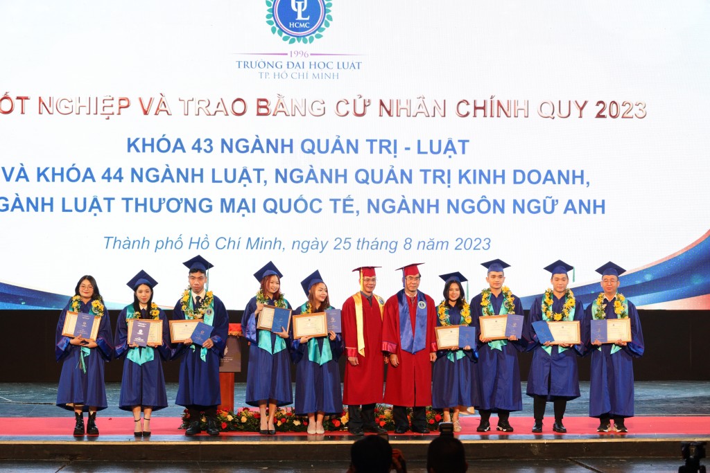 Ấn tượng lễ tốt nghiệp của gần 1.500 sinh viên Đại học Luật TP Hồ Chí Minh