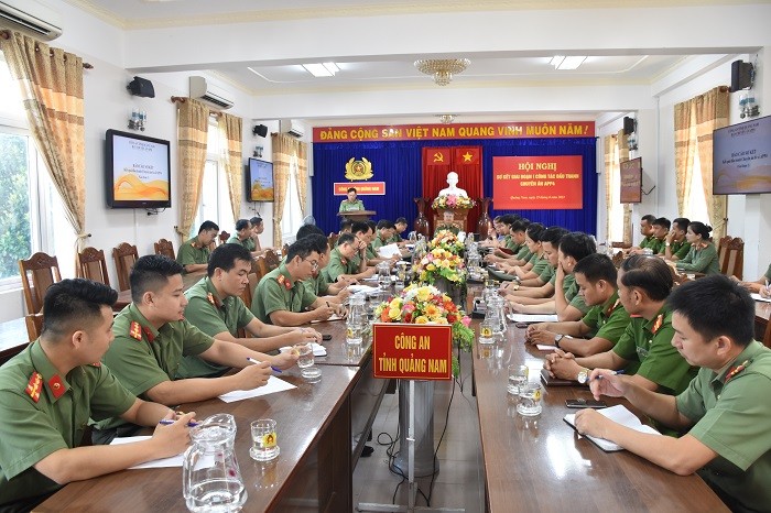 Quảng Nam: Khen thưởng chuyên án phá đường dây cho vay nặng lãi 20 ngàn tỷ đồng