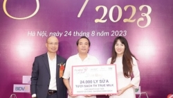 Quỹ Vì Tầm Vóc Việt trao 24.000 ly sữa TH true MILK trị giá 200 triệu đồng tới các bậc sinh thành