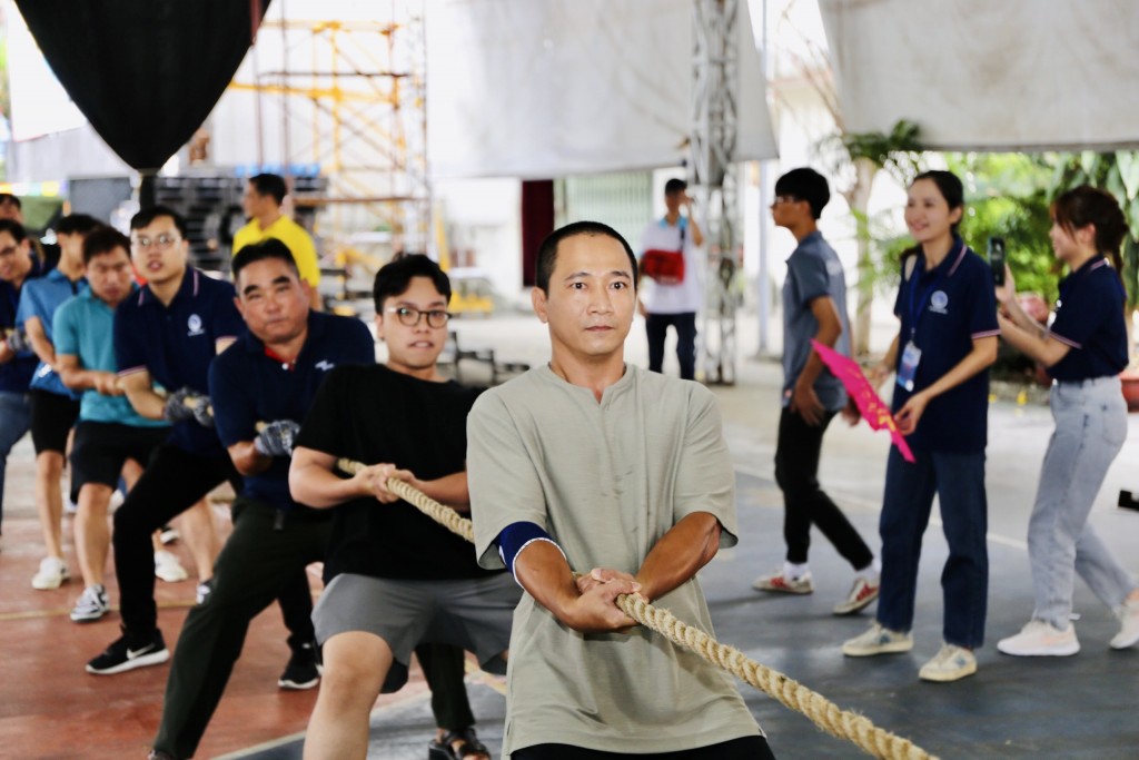 Không khí thi đấu sôi nổi tại hội thao Không khí thi đấu sôi nổi tại hội thao