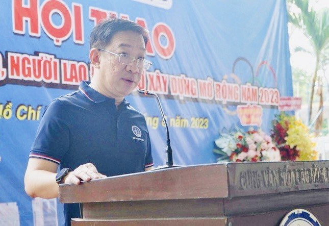 Ông Lê Trần Kiên, Phó Giám đốc Sở Xây dựng TP HCM phát biểu khai mạc hội thao. Ảnh: L.Vĩnh