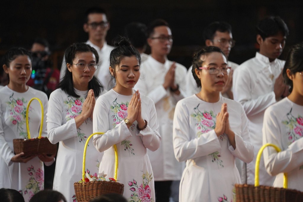 Phật tử khắp cả nước tìm về Núi Bà Đen, Tây Ninh thực hành hiếu đạo mùa Vu Lan