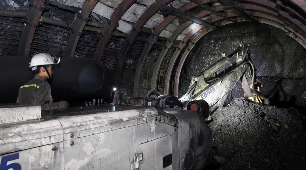 Khai thác than hầm lò ở Công ty CP than Vàng Danh Khai thác than hầm lò ở Công ty CP than Vàng Danh