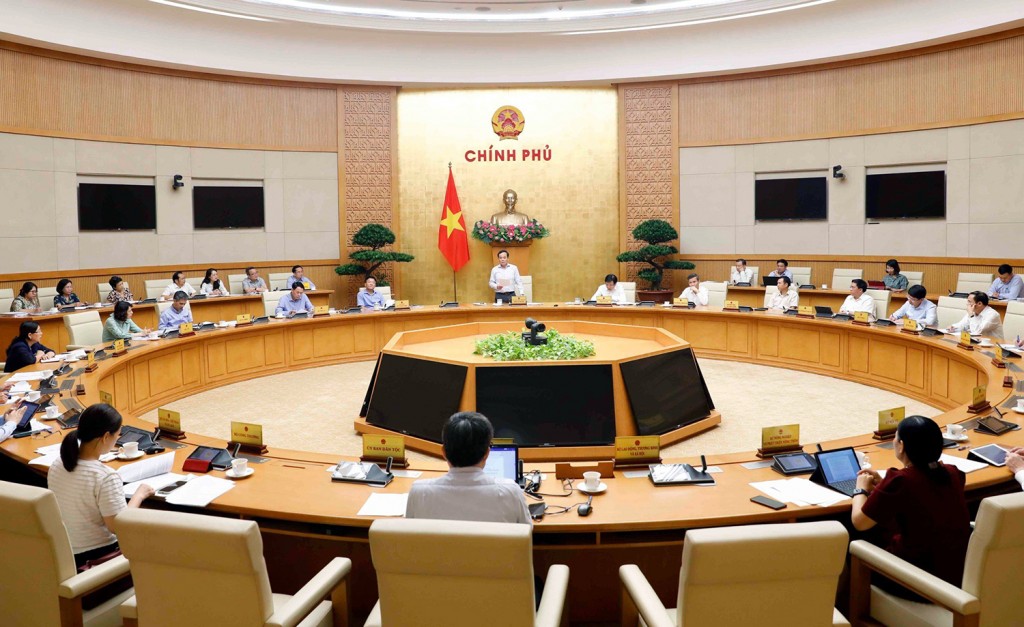 Phó Thủ tướng Trần Lưu Quang chủ trì phiên họp Tổ công tác của Thủ tướng Chính phủ thực hiện Nghị quyết số 101/2023/QH15 của Quốc hội về rà soát hệ thống văn bản quy phạm pháp luật - Ảnh: VGP/Hải Minh
