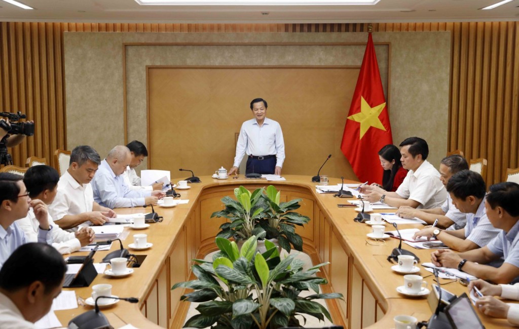 Phó Thủ tướng Lê Minh Khái chủ trì cuộc họp với các bộ ngành về việc phân bổ vốn ngân sách Trung ương về phòng chống sạt lở bờ sông, bờ biển khu vực Đồng bằng sông Cửu Long và một số địa phương.
