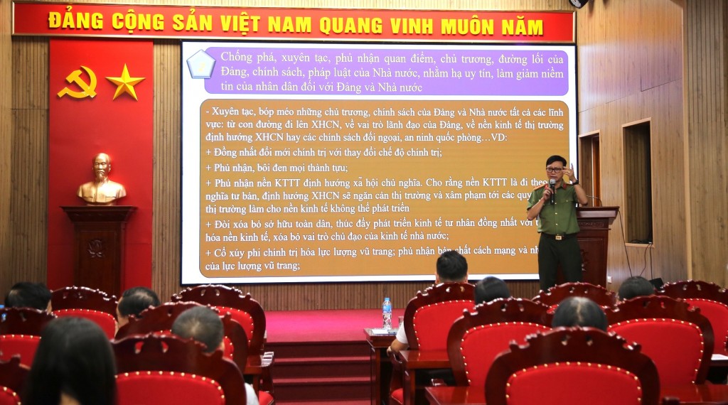 Chuyên gia chia sẻ tại chương trình