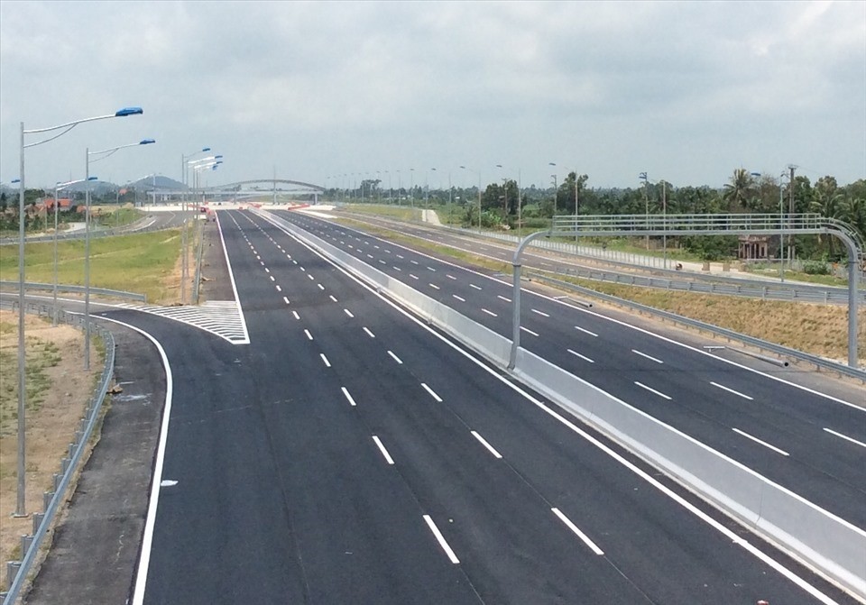 Trình Quốc hội về chủ trương đầu tư Dự án đầu tư xây dựng đường bộ cao tốc Bắc - Nam phía Tây đoạn Gia Nghĩa - Chơn Thành