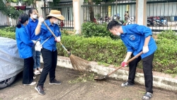 Làm đẹp đường làng, ngõ phố mừng Quốc khánh 2/9