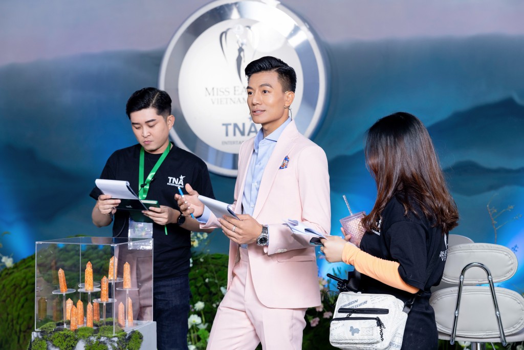 Diễn viên Hiếu Nguyễn lần đầu tiên đảm nhận vai trò host cho Miss Earth Việt Nam 2023