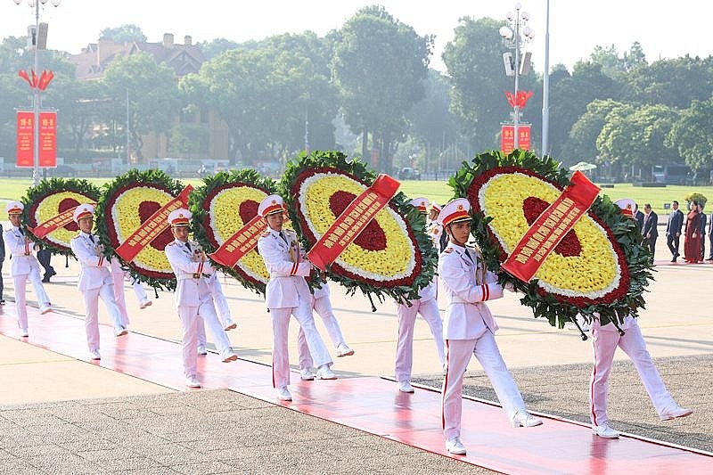 Lãnh đạo Đảng, Nhà nước và thành phố Hà Nội vào Lăng viếng Chủ tịch Hồ Chí Minh