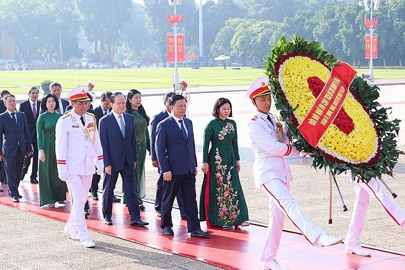 Lãnh đạo Đảng, Nhà nước và thành phố Hà Nội vào Lăng viếng Chủ tịch Hồ Chí Minh