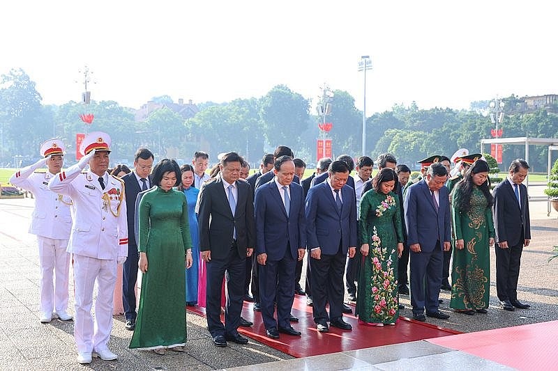 Lãnh đạo Đảng, Nhà nước và thành phố Hà Nội vào Lăng viếng Chủ tịch Hồ Chí Minh