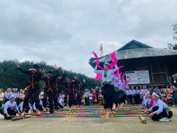 Kon Tum: Lễ hội Mường trên vùng đất Tây Nguyên