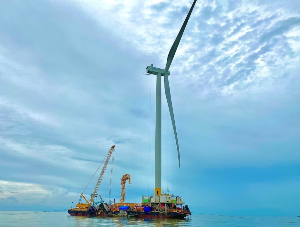 3.	PTSC lắp đạt cáp ngầm cho dự án điện gió Tân Thuận
