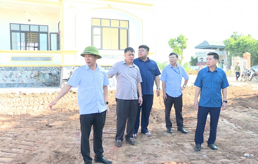 Lãnh đạo huyện Yên Lạc kiểm tra tiến độ xây dựng Làng văn hoá kiểu mẫu trên địa bàn huyện