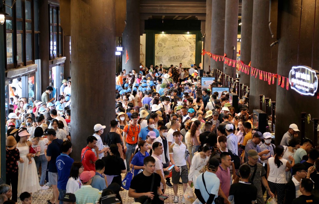 Lượng khách du lịch tăng cao đột biến trong dịp lễ Quốc khánh năm nay.