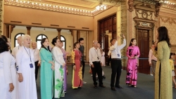 Tour tham quan trụ sở UBND TP Hồ Chí Minh dịp lễ Quốc khánh đón hơn 1.000 du khách
